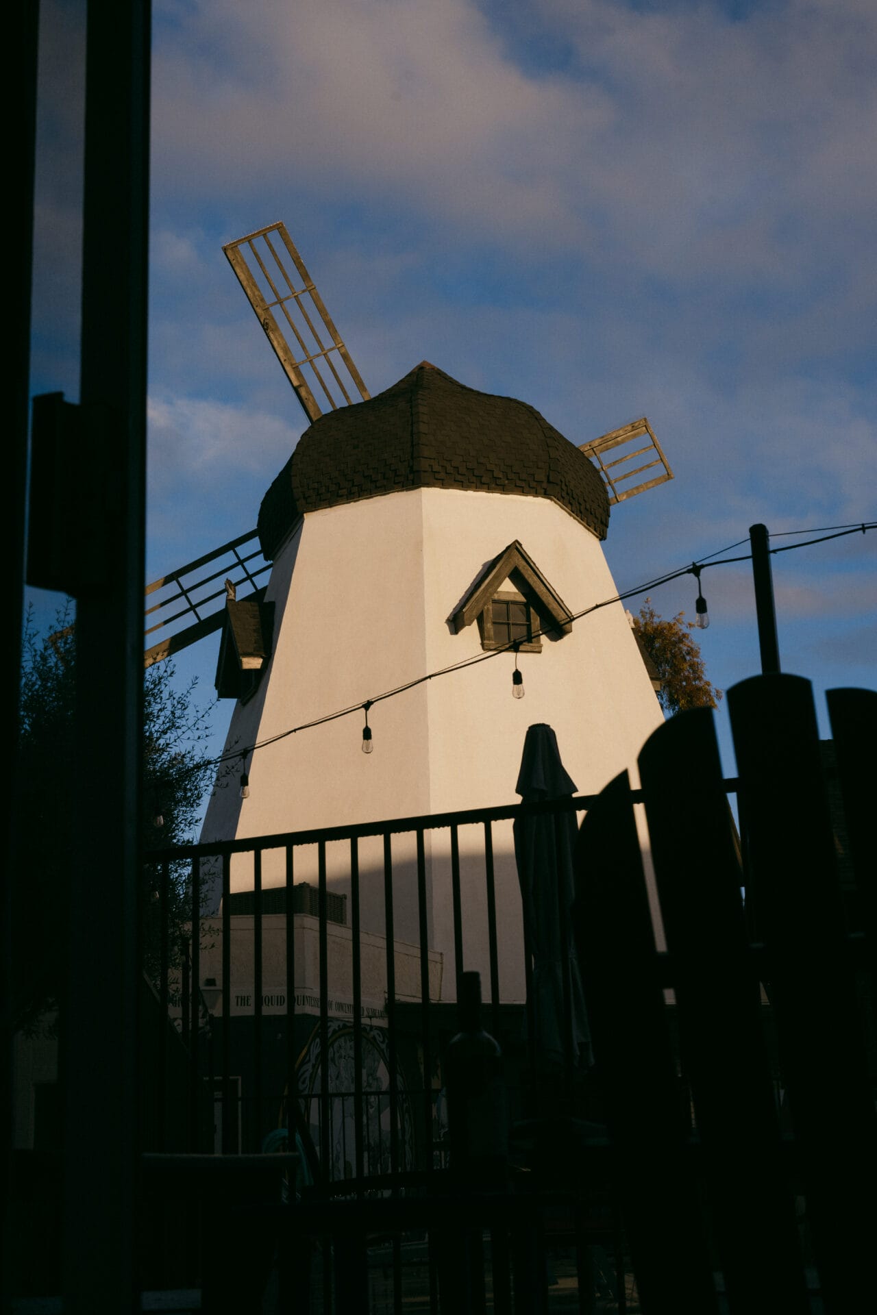 Sideways Inn Mentioned in “California’s ‘Gateway to the Santa Ynez Valley’ Boasts Scenic Vineyards & Retro Charm”